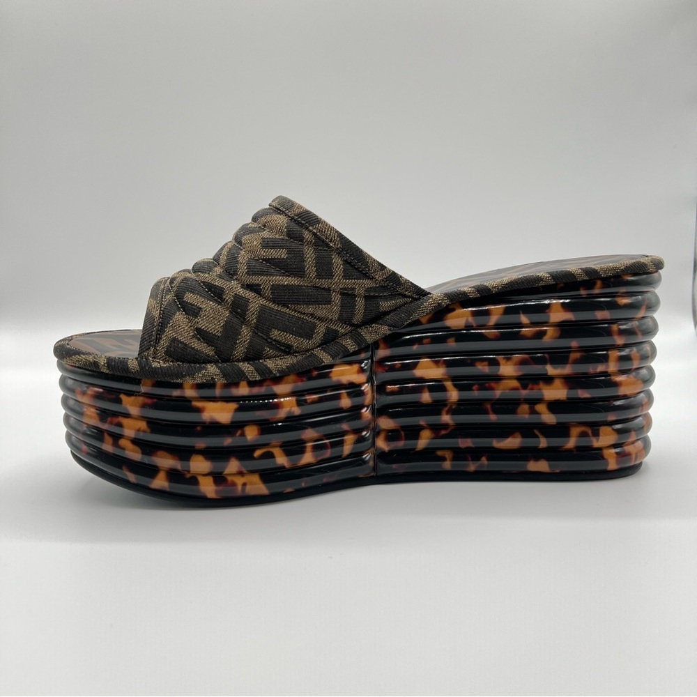 🌺 FENDI Brown and Black Platform Sandals - Picture 6 of 9